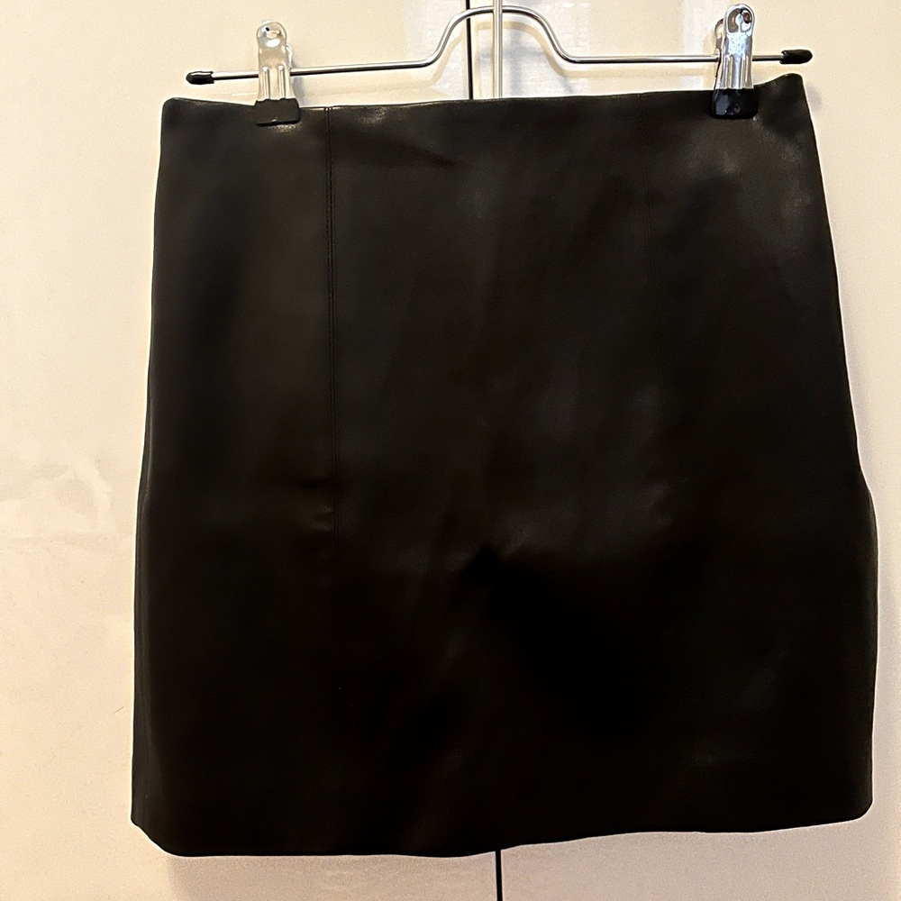 Alice and Olivia mini leather skirt